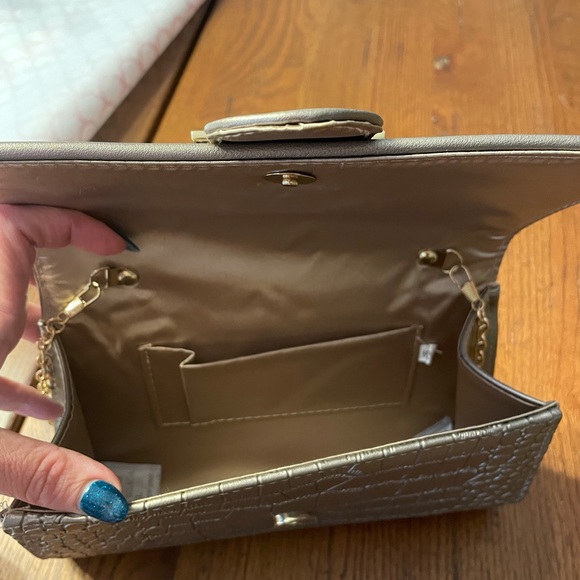 Silver alligator print purse - Picture 5 of 5